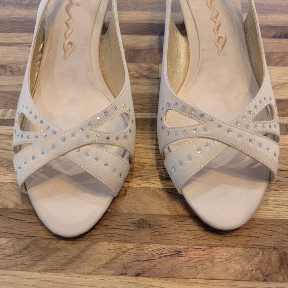 Nina Ricci Cream Satin Slingback Sandals w Rhinestone Accent Open Toe - Picture 2 of 15